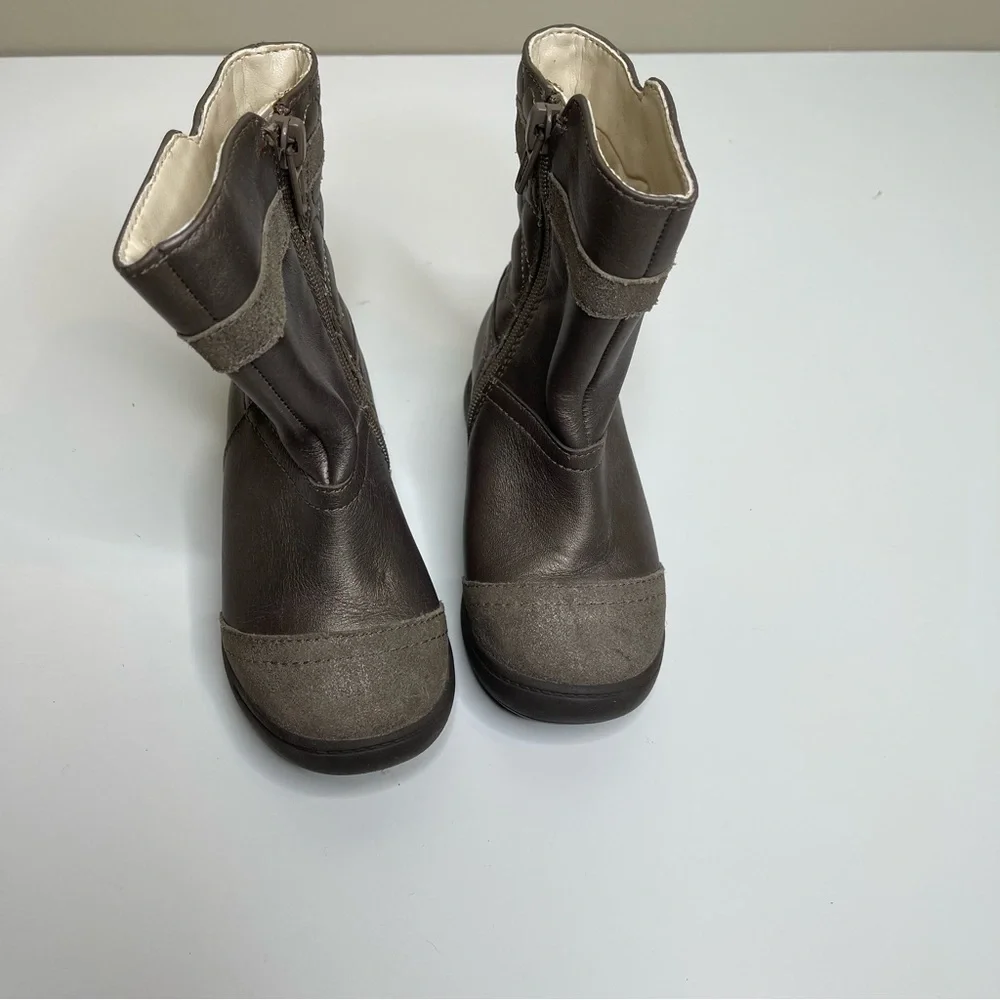 Clarks leather toddler zip up boots